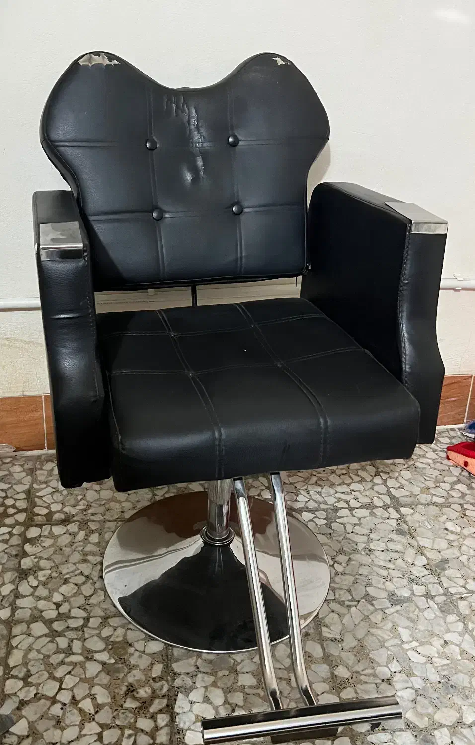 صندلی و مبل آرایشگاه|آرایشگاه و سالنهای زیبایی|رشت, رشتیان|دیوار