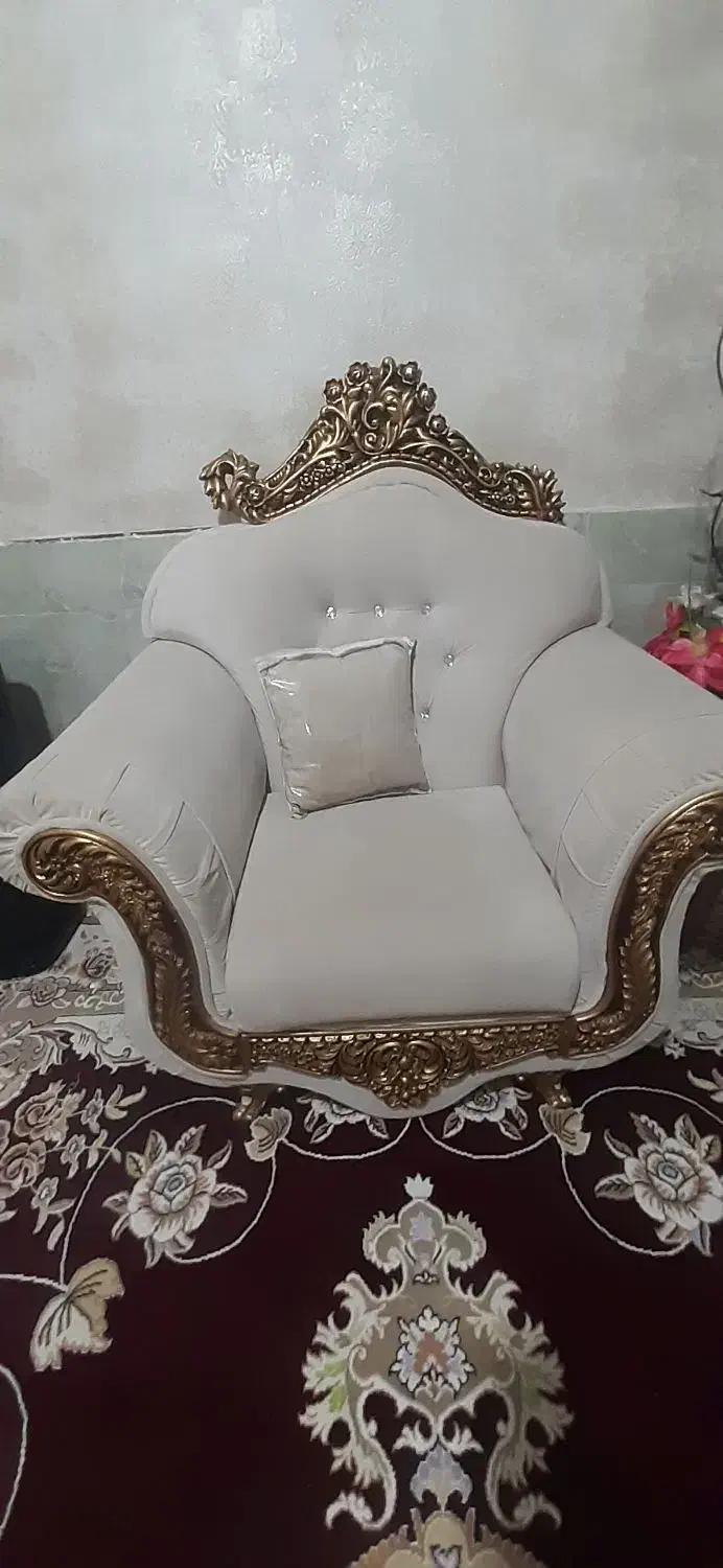 مبل ۷نفر تمیز فقط یکی تاج بالاش شکسته|مبلمان خانگی و میز عسلی|باخزر, |دیوار