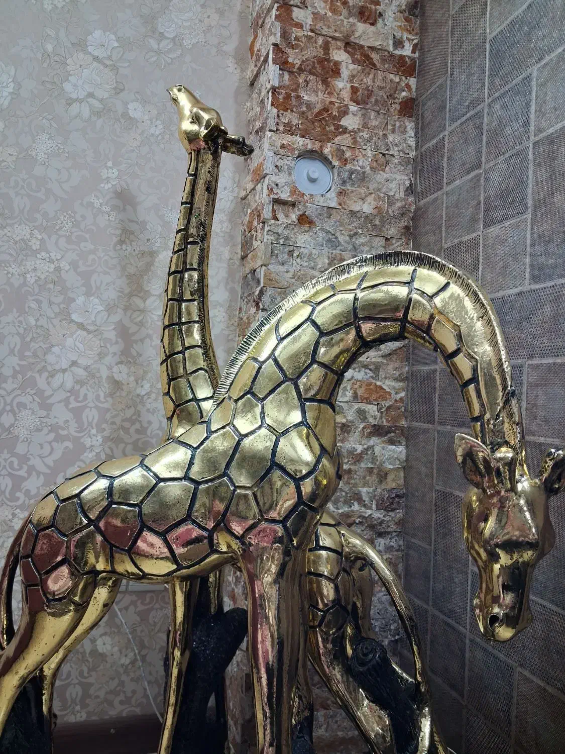 زرافه و تابلو فرشته|مجسمه، تندیس، ماکت|محمدیه-قزوین, |دیوار