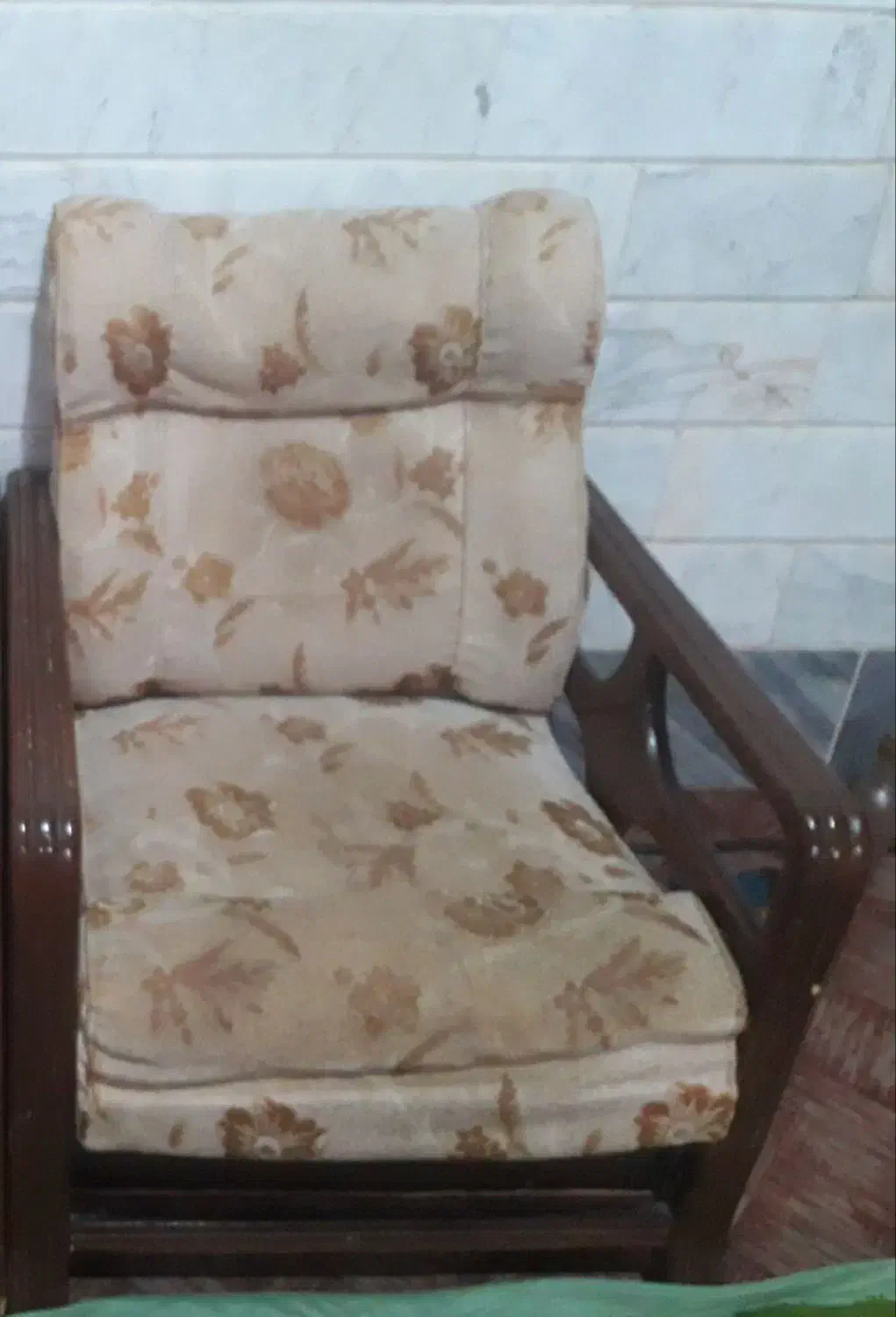 مبل تک نفره|مبلمان خانگی و میز عسلی|قم, باغ پنبه|دیوار