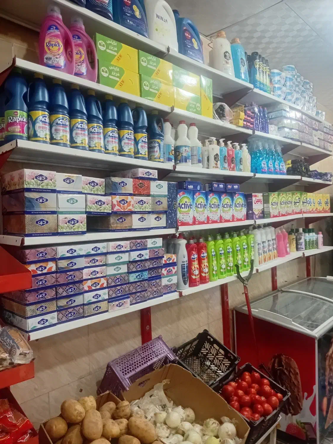 واگذاری مغازه با تمامی اجناس و وسایل|اجارهٔ مغازه و غرفه|جیرفت, |دیوار