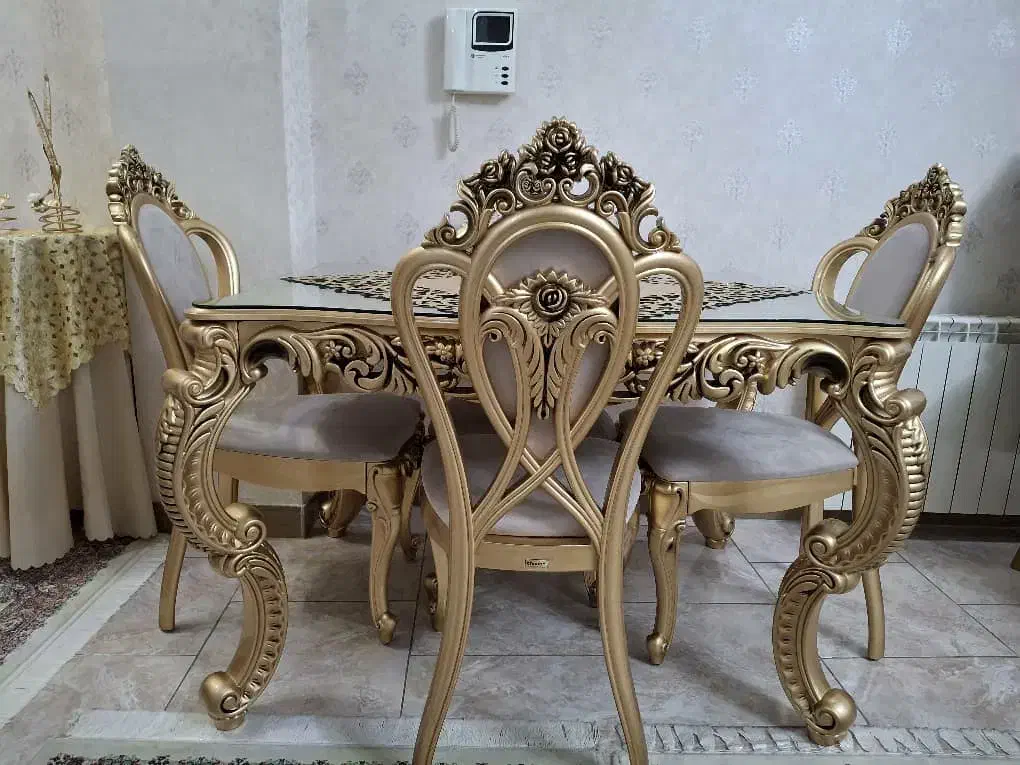 میز و صندلی غذاخوری  ۴ نفره پلیمری رنگ طلایی مات|میز و صندلی غذاخوری|رشت, گلباغ نماز|دیوار