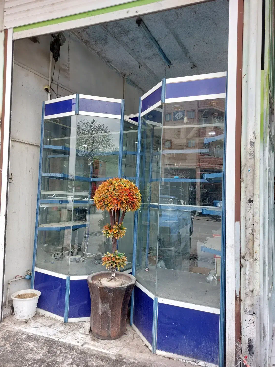 ویترین آلومینیومی نو بدون ایراد|بوفه، ویترین، کنسول|کازرون, |دیوار