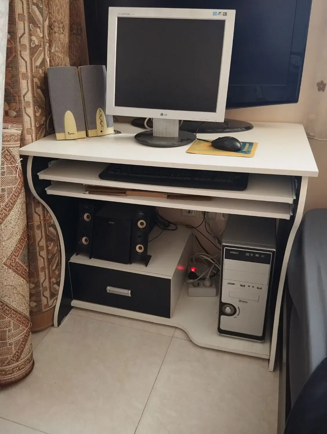 میز کامپیوتر|میز تحریر و کامپیوتر|نیشابور, هفده شهریور|دیوار