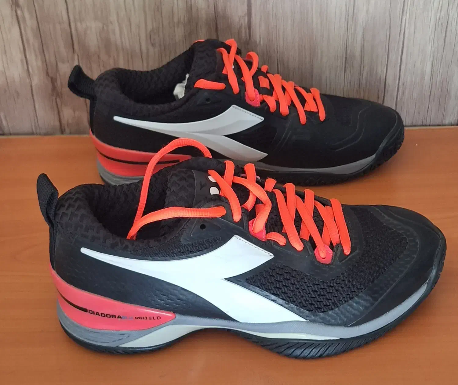 کفش تنیس آکبند و استوک|ورزشهای توپی|فولادشهر, B2|دیوار