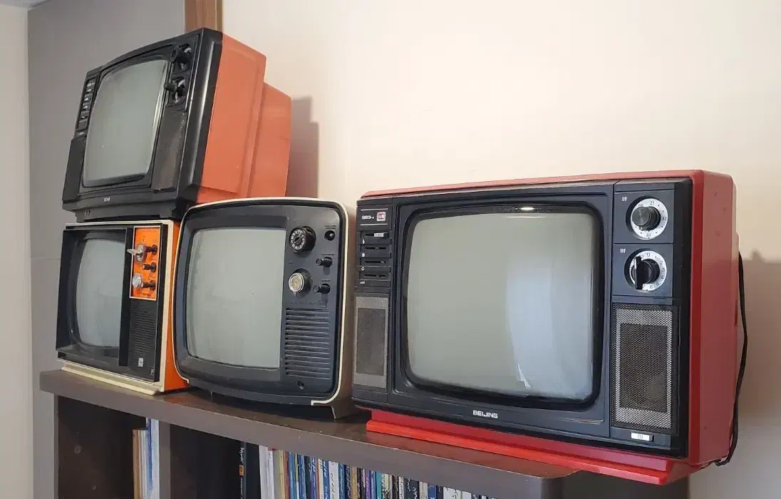 تلویزیون سیاه و سفید قدیمی|کلکسیون اشیاء عتیقه|کرج, فاز ۴ مهرشهر|دیوار