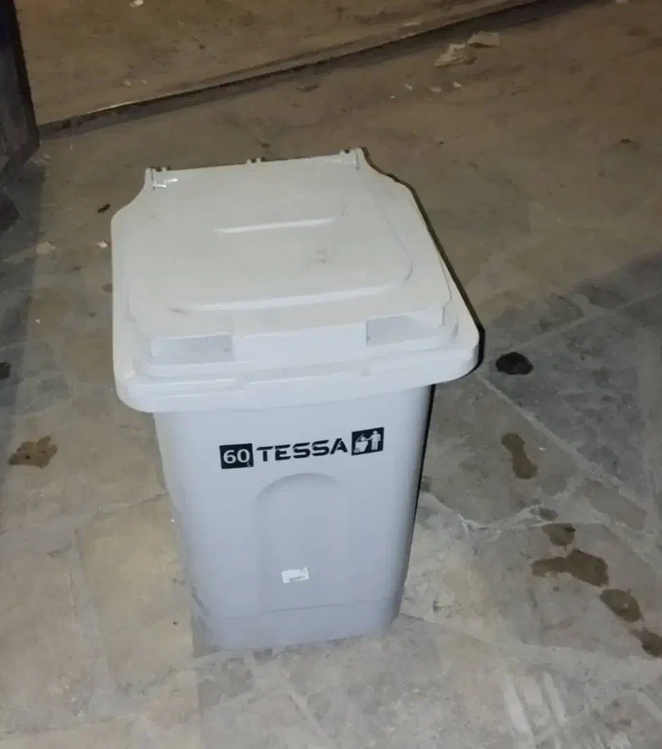 سطل زباله بزرگ|ظروف نگهدارنده، پلاستیکی، یک‌بارمصرف|بروجرد, |دیوار