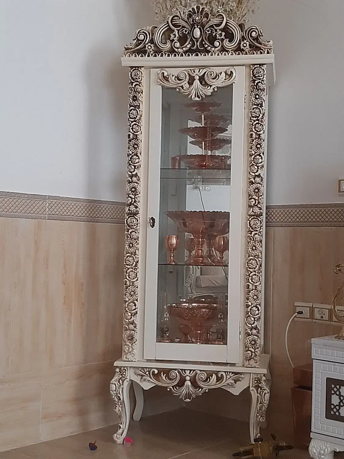 بوفه تاج دار|بوفه، ویترین، کنسول|بافت, |دیوار