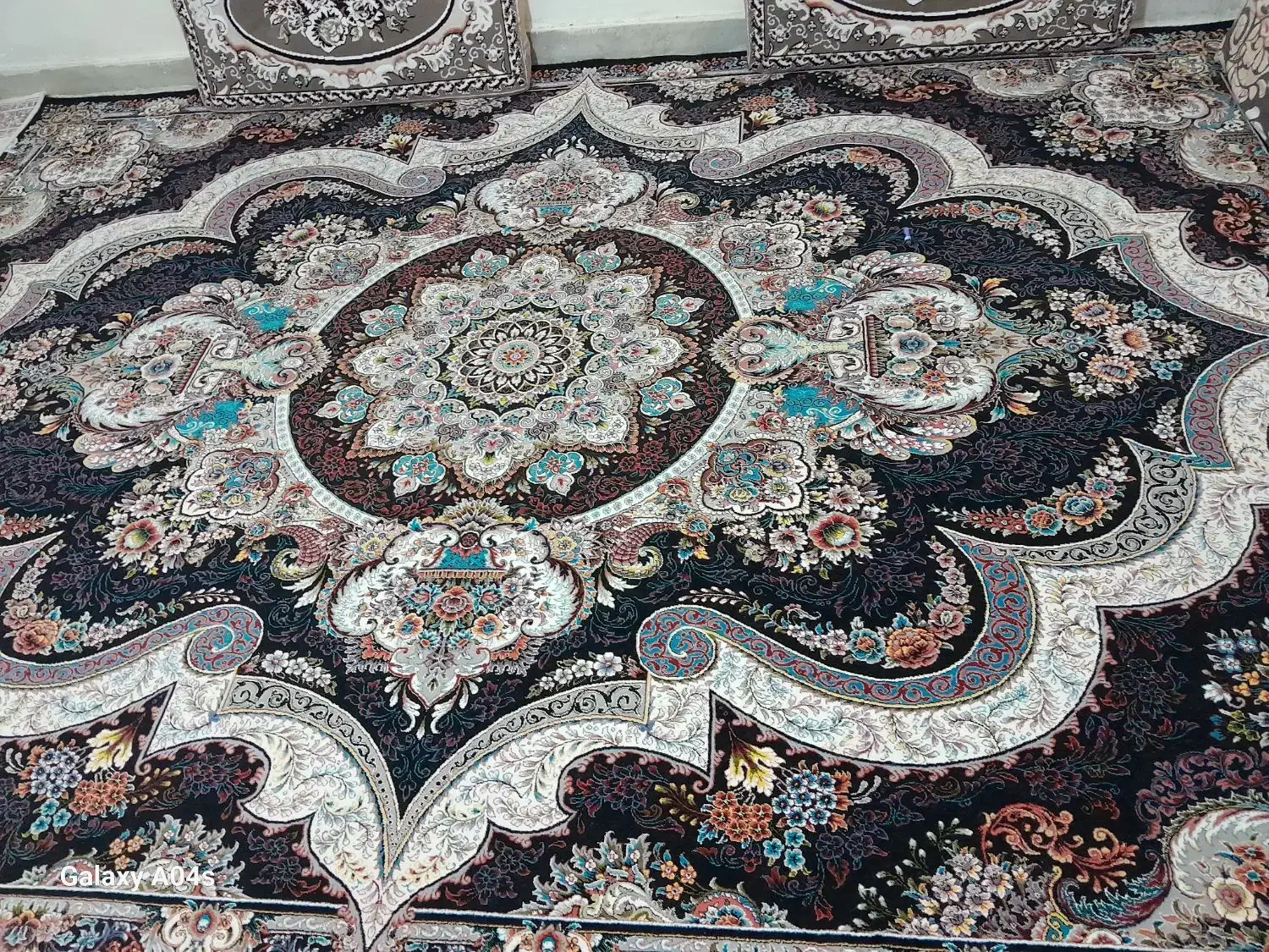 دو عدد فرش نه متری|فرش|چهارباغ, |دیوار