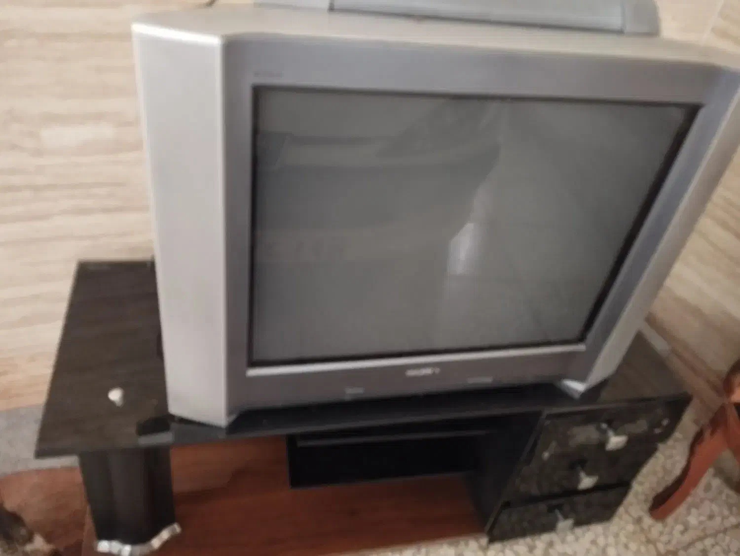 تلویزیون ۲۹ اینچ سونی به همراه میز|سایر لوازم برقی|لاهیجان, لیالستان|دیوار