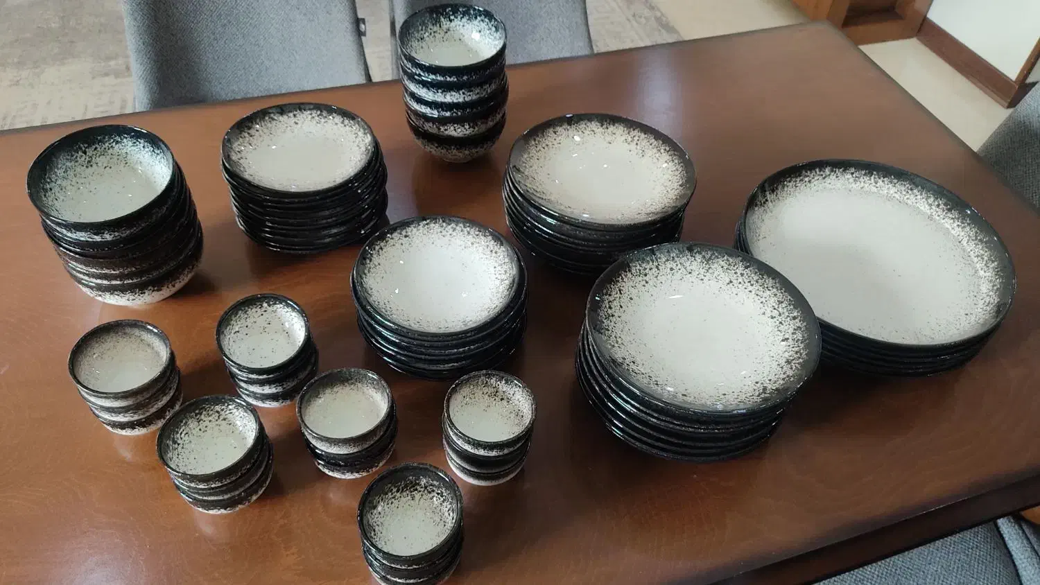 سرویس غذاخوری ۱۸نفره|ظروف سرو و پذیرایی|هشتگرد, مدرس|دیوار