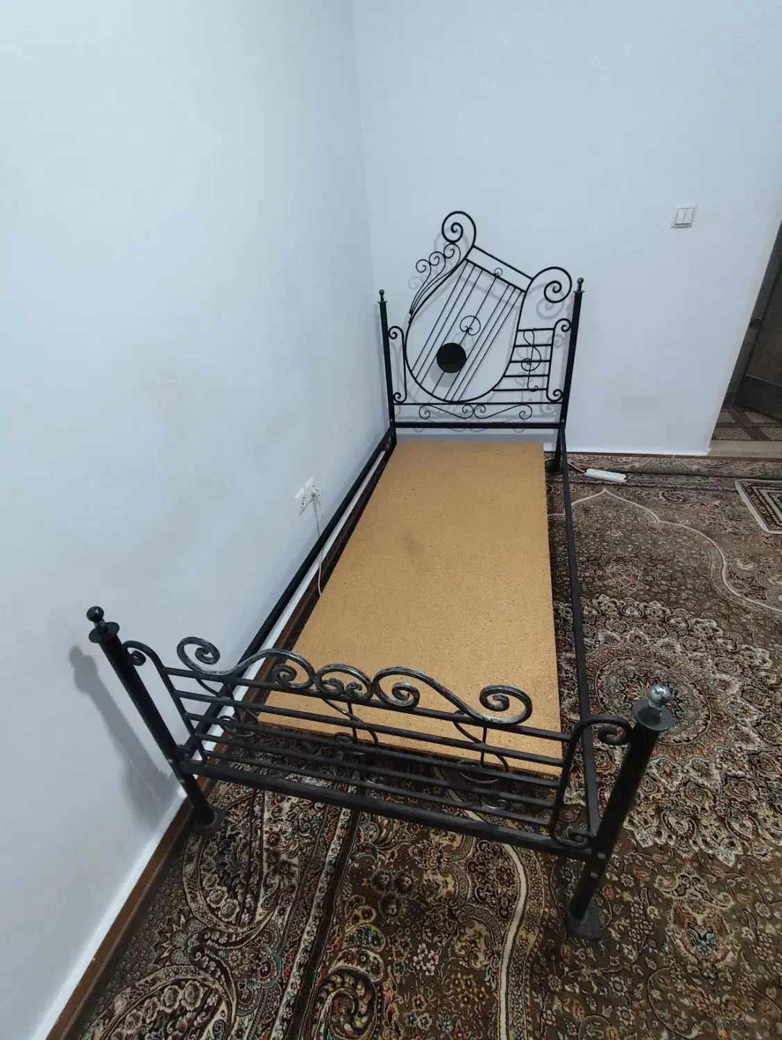 تخت فلزی|تخت و سرویس خواب|فردیس, سپید دشت|دیوار