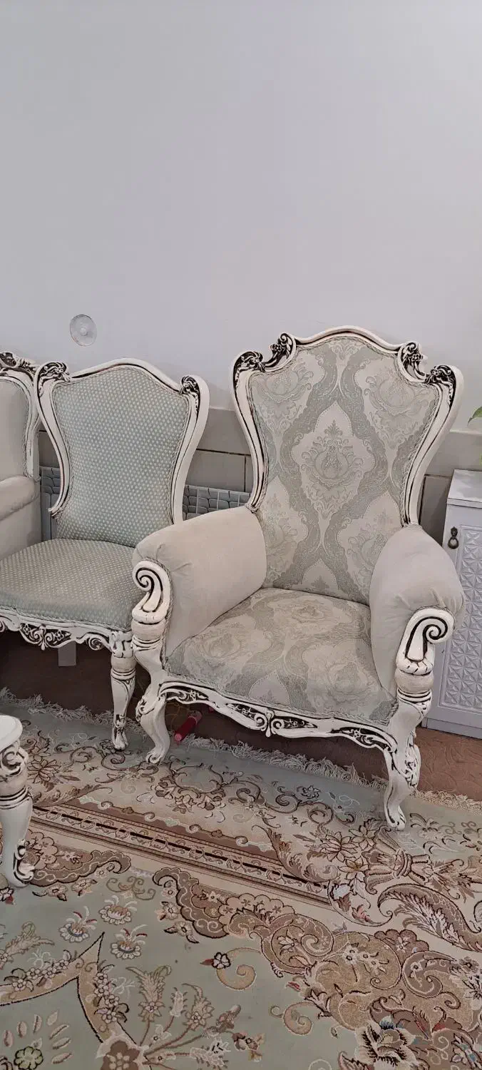 مبلمان کلاسیک ۹نفره بهمراه میز و عسلی چوبی|مبلمان خانگی و میز عسلی|شهرضا, |دیوار