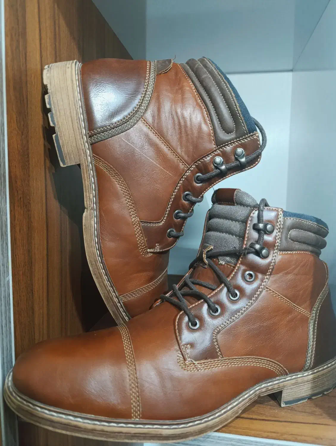 کفشچرم مردانه|کیف، کفش، کمربند|نی‌ریز, |دیوار