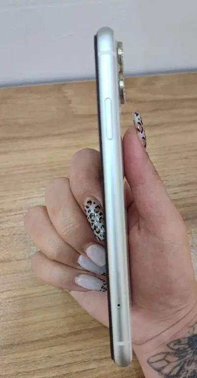 آیفون 11نرمال سفید|موبایل|سنندج, |دیوار