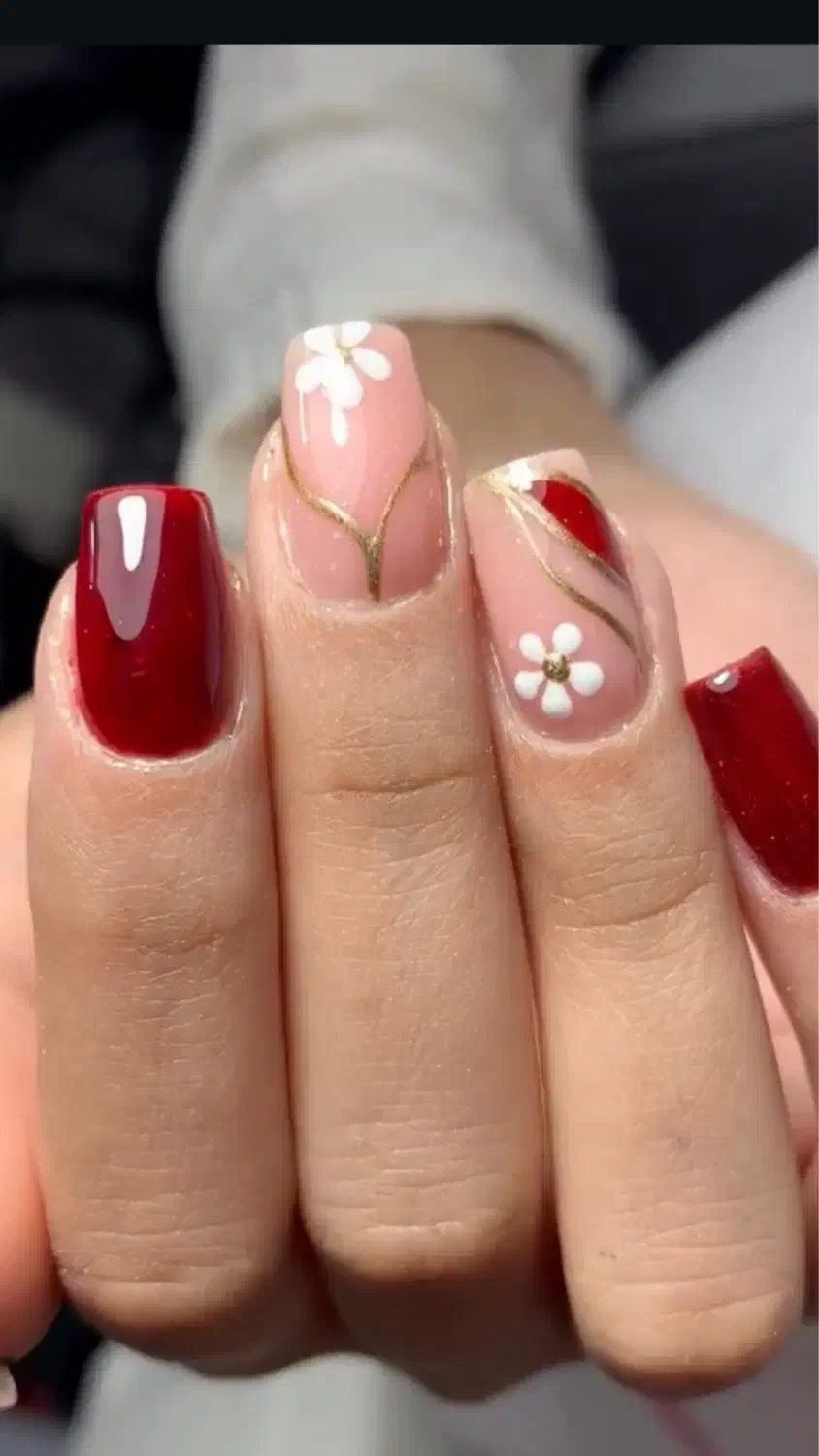 مدل ناخن میخوام نصف هزینه مواد فقط ۱۵۰فقط تادوهفته|خدمات آرایشگری و زیبایی|دورود, |دیوار