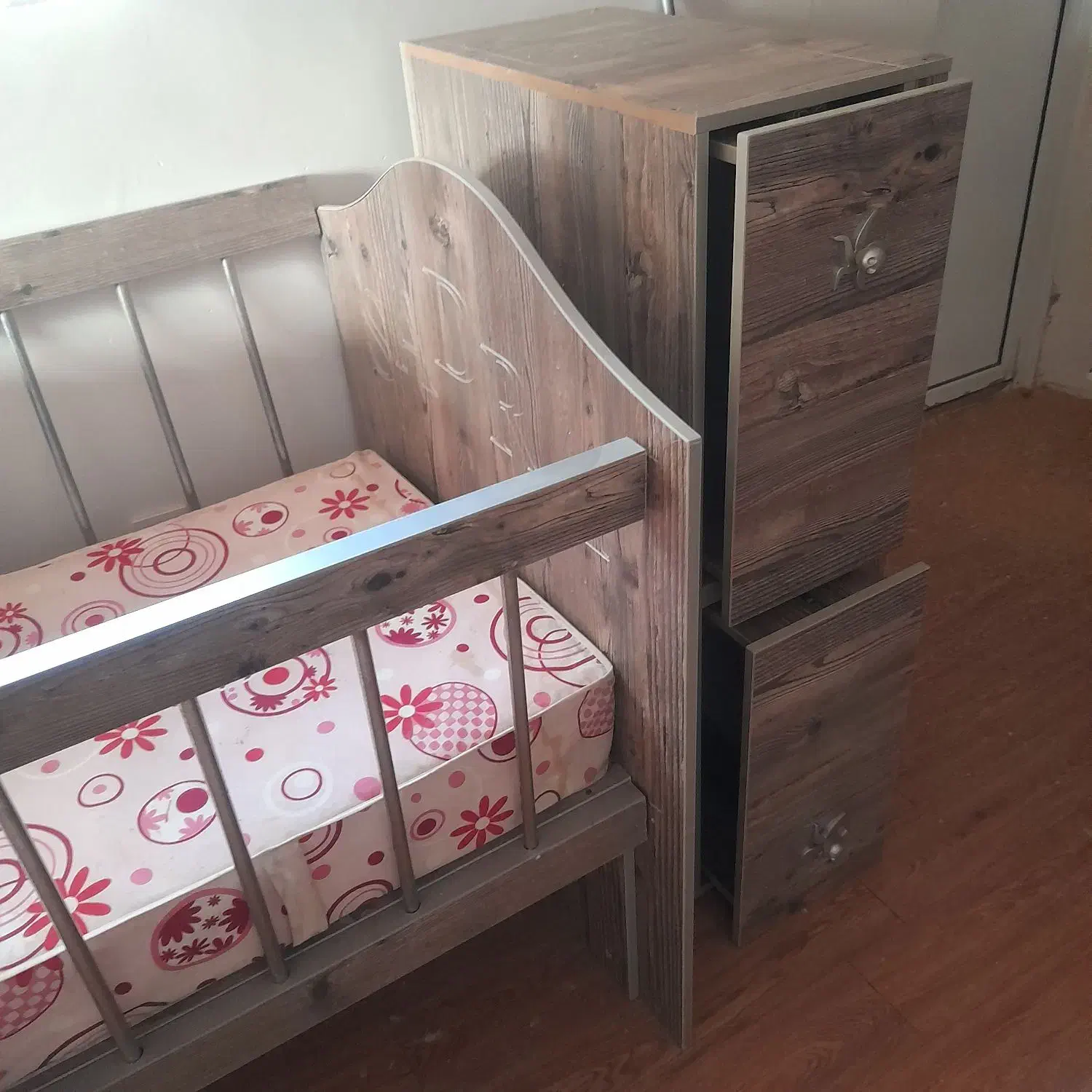 تخت خواب کودک|تخت و سرویس خواب|کرمانشاه, |دیوار