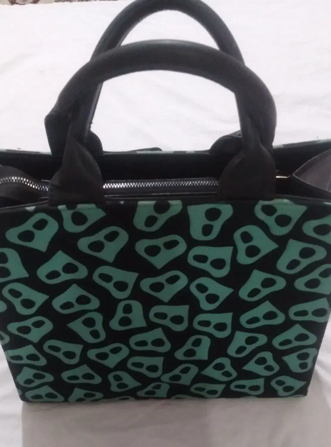 کیف و کفش|کیف، کفش، کمربند|قم, شهر قائم|دیوار