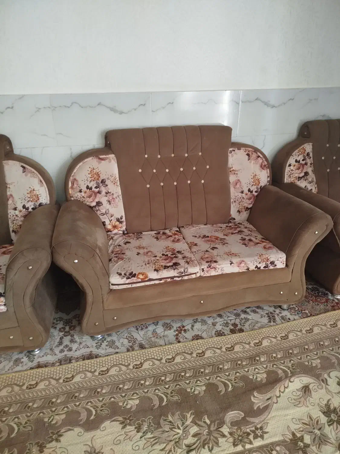 مبل ۷ نفره سالم محکم تمیز|مبلمان خانگی و میز عسلی|اصفهان, ارزنان|دیوار