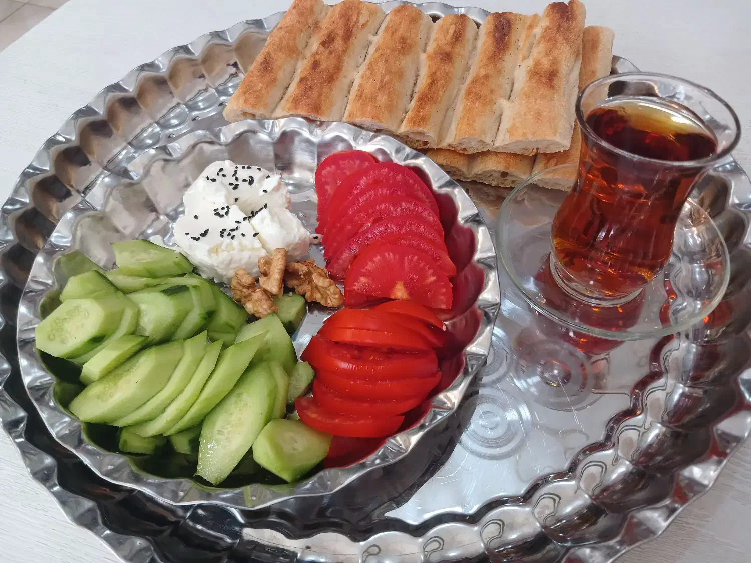به یک خانم خوش برخورد با ظاهری آراسته نیازمندیم|استخدام خدمات فروشگاه و رستوران|گنبد کاووس, |دیوار
