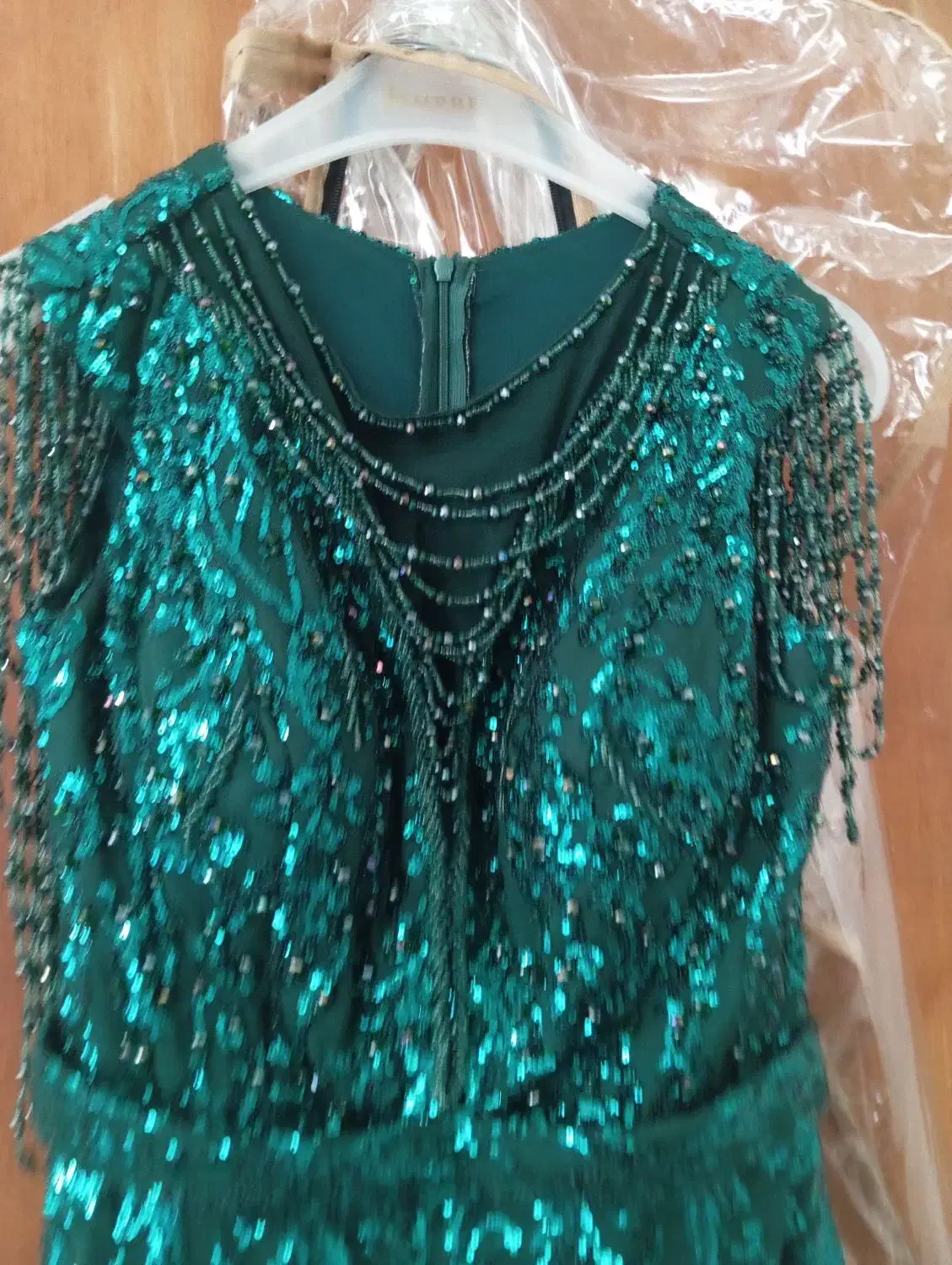 لباس مجلسی|لباس|مرودشت, مسکن مهرگان|دیوار