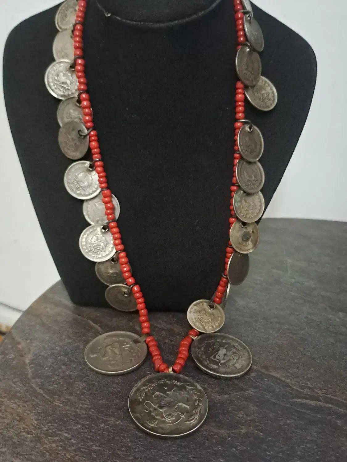 گردنی سکه|کلکسیون اشیاء عتیقه|رشت, نظری|دیوار