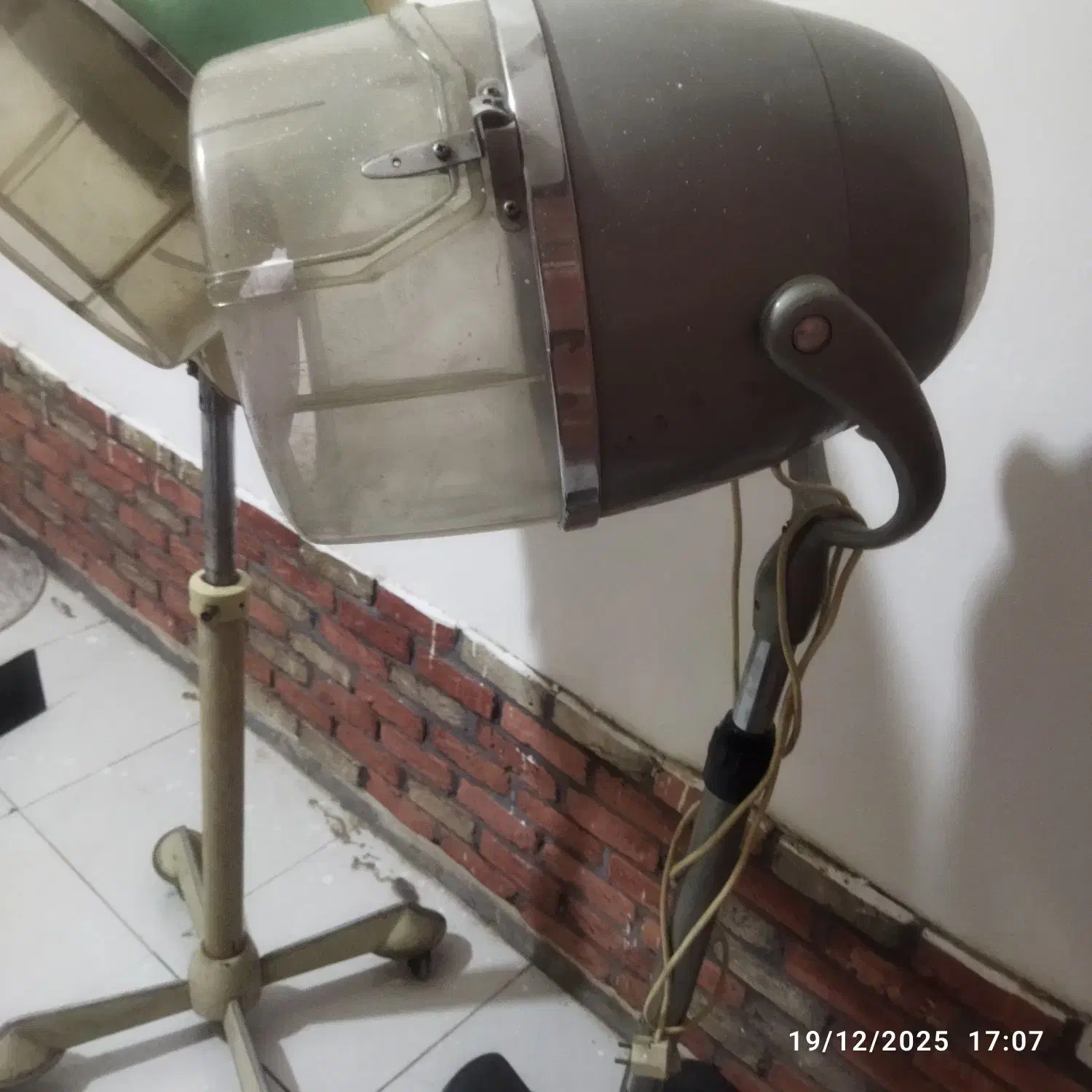 سشوار ایستاده سالنی ژاپنی در حد نو|آرایشگاه و سالن‌های زیبایی|تهران, ونک|دیوار