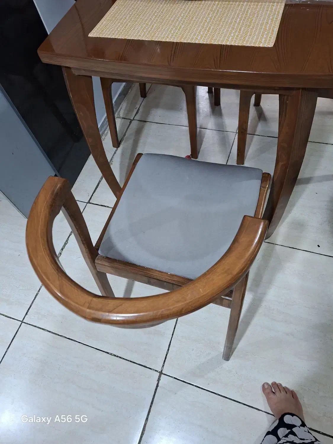 میز نهار خوری|میز و صندلی غذاخوری|رشت, گلزاران|دیوار