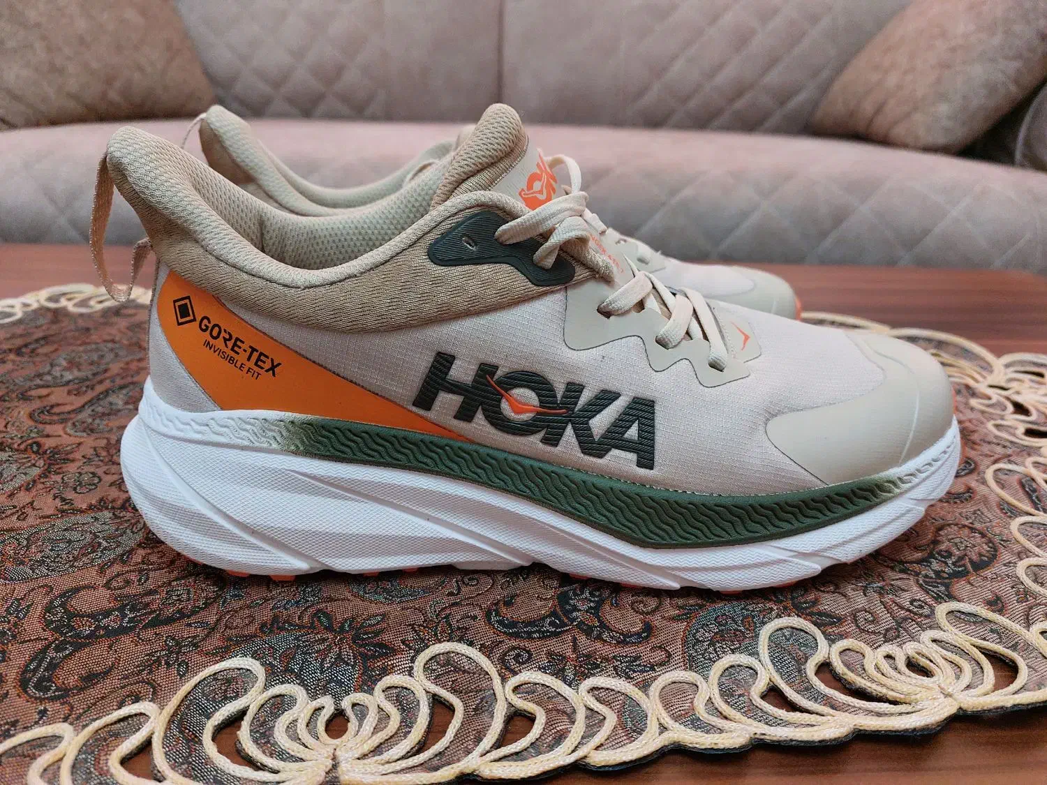 فروش کفش بروکس، هوکا، نیوبالانس|کیف، کفش، کمربند|شیراز, میدان قائم|دیوار