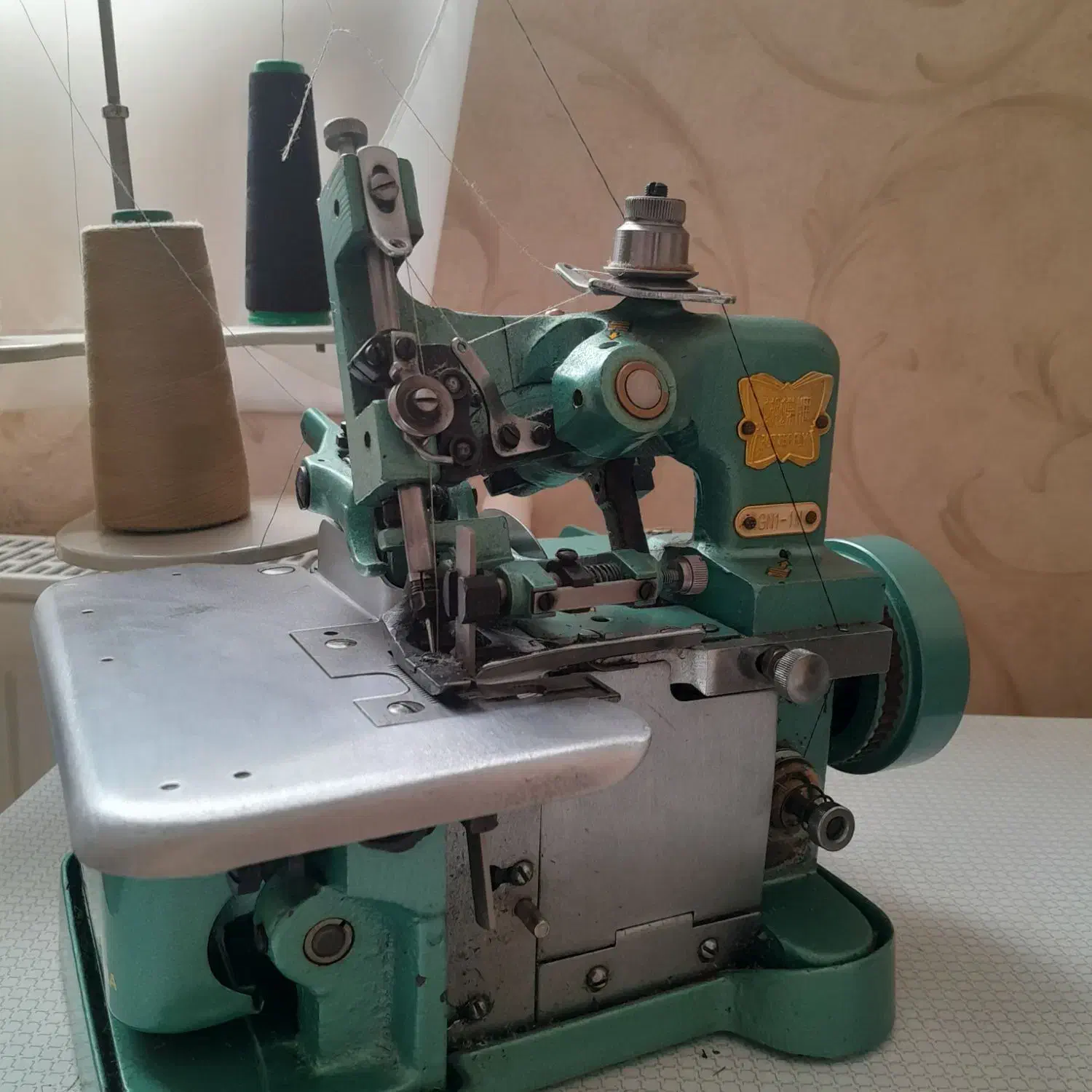 چرخ صنعتی به همراه سردوز|چرخ خیاطی و ریسندگی|بانه, |دیوار