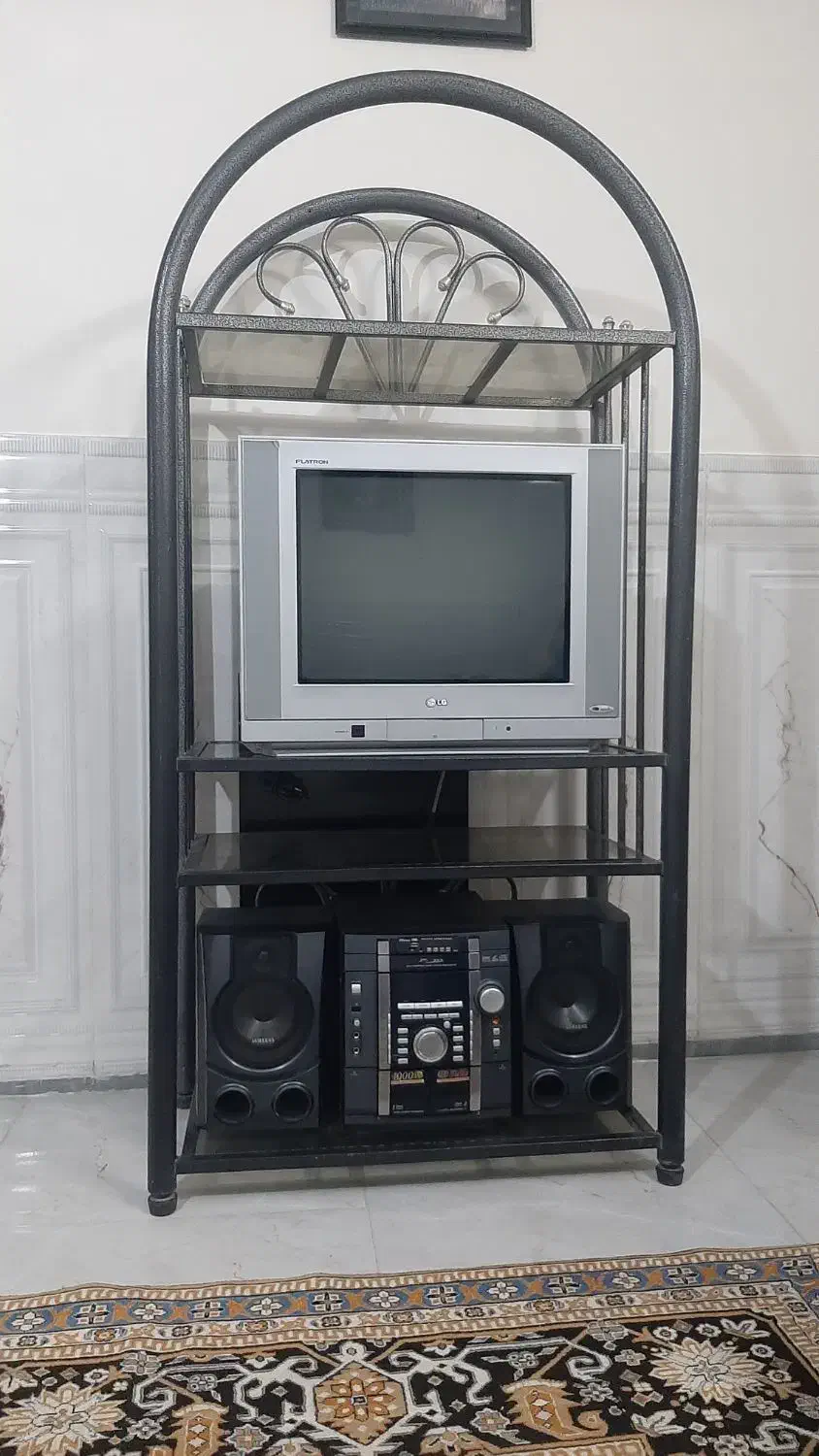 فروش تلوزیون سی دی فلش خور و میز|تلویزیون و پروژکتور|همدان, |دیوار