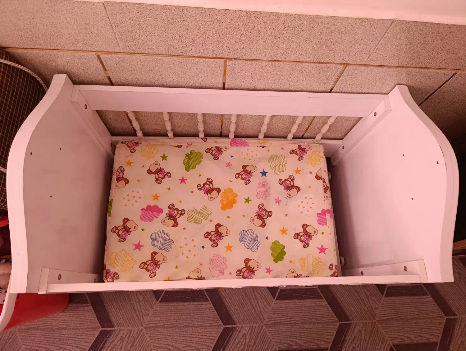 تخت و گهواره|تخت و صندلی بچه|مبارکه, |دیوار