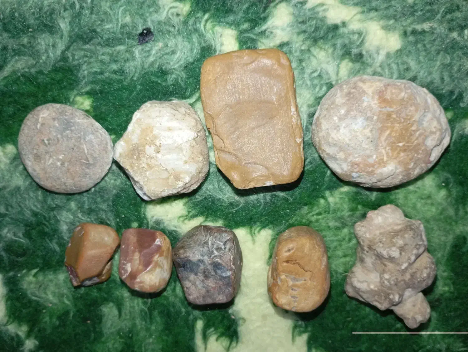 سنگ و مهره قدیمی|کلکسیون اشیاء عتیقه|دهدشت, |دیوار