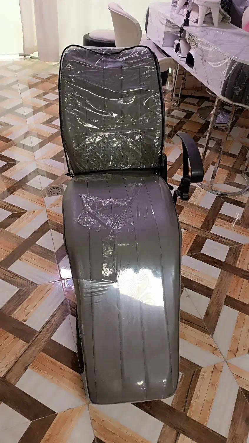 صندلی اصلاح|آرایشگاه و سالن‌های زیبایی|سنندج, |دیوار