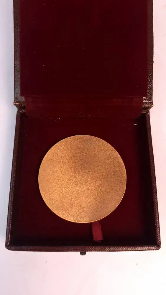 مدال مسابقات قهرمانی شنا|کلکسیون اشیاء عتیقه|تهران, امام زاده عبدالله|دیوار