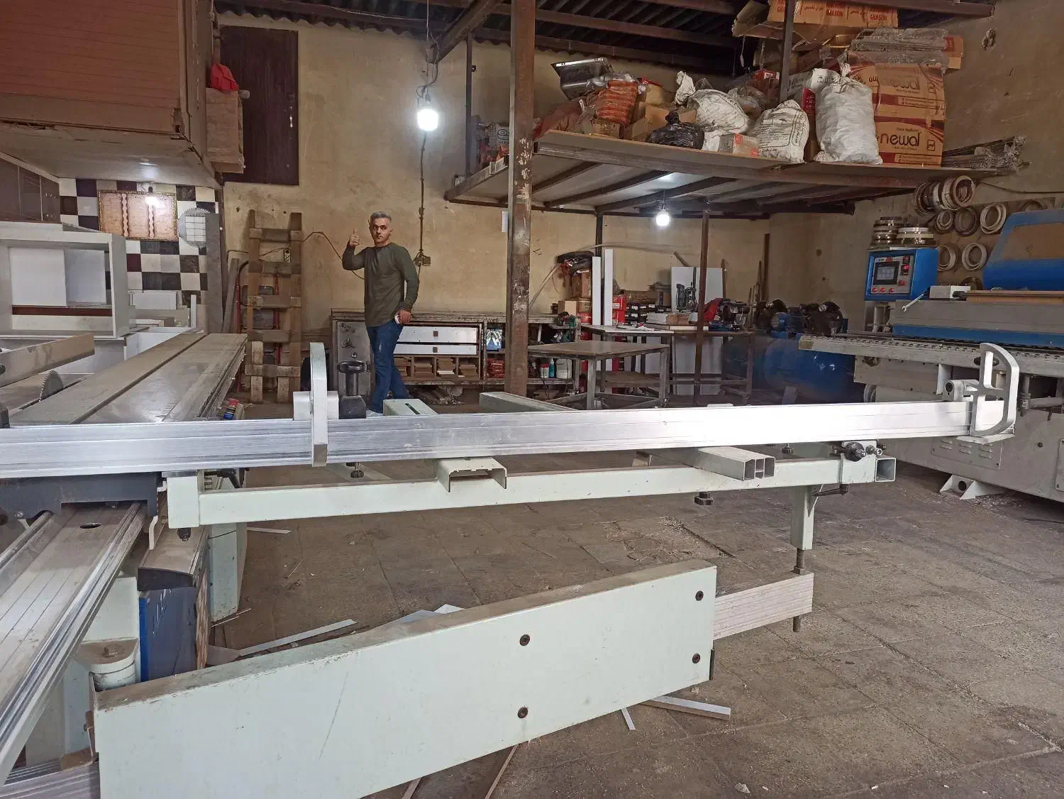 مونتاژ کار کابینت و کارگر ساده|استخدام صنعتی، فنی، مهندسی|تهران, کن|دیوار