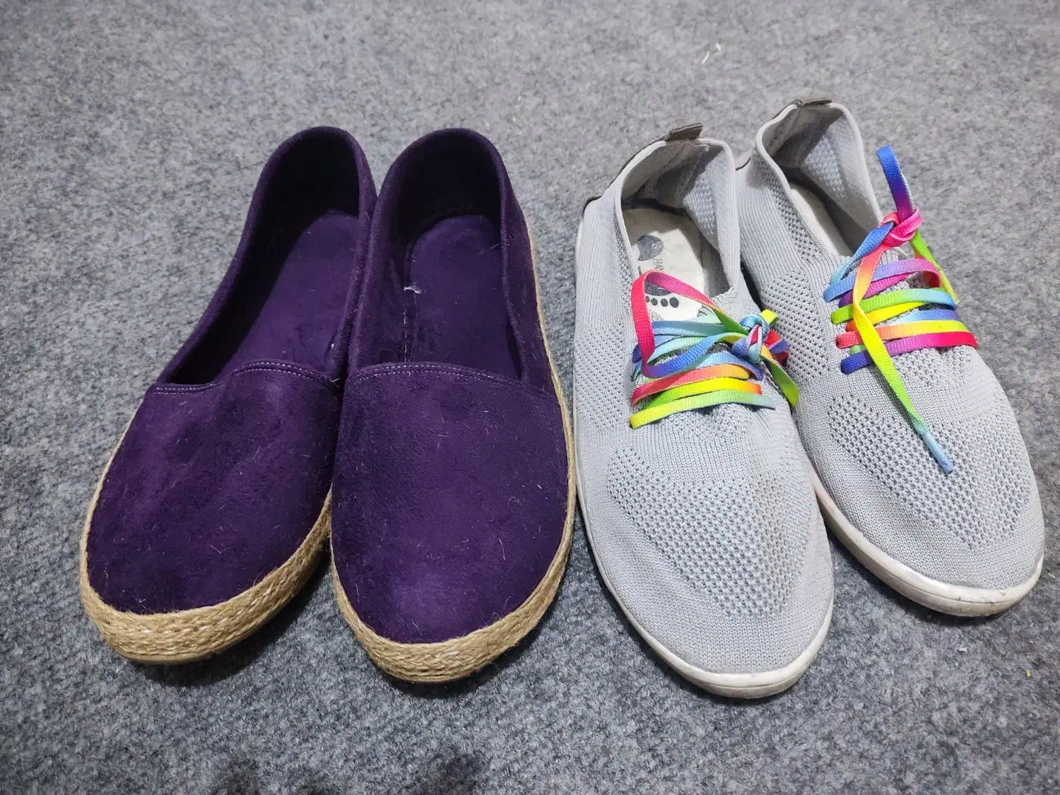 دو عددکفش با هم|کیف، کفش، کمربند|صدرا-فارس, فاز ۱|دیوار