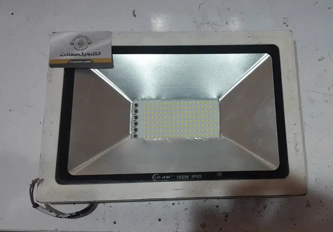 تعمیرات حرفه‌ای لامپ و وسایل روشنایی|خدمات پیشه و مهارت|یزد, |دیوار