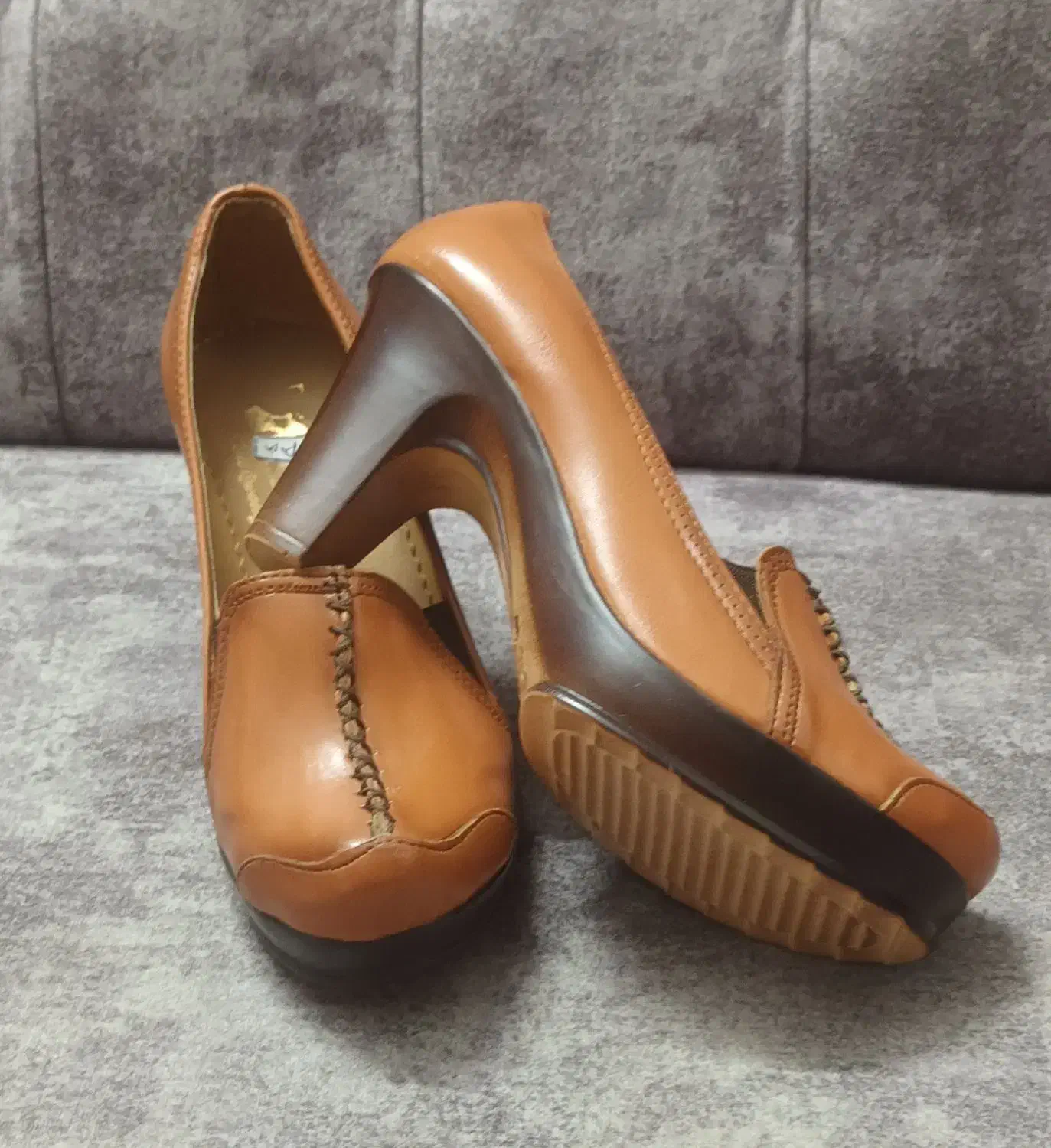 چند جفت کفش نو|کیف، کفش، کمربند|دورود, |دیوار