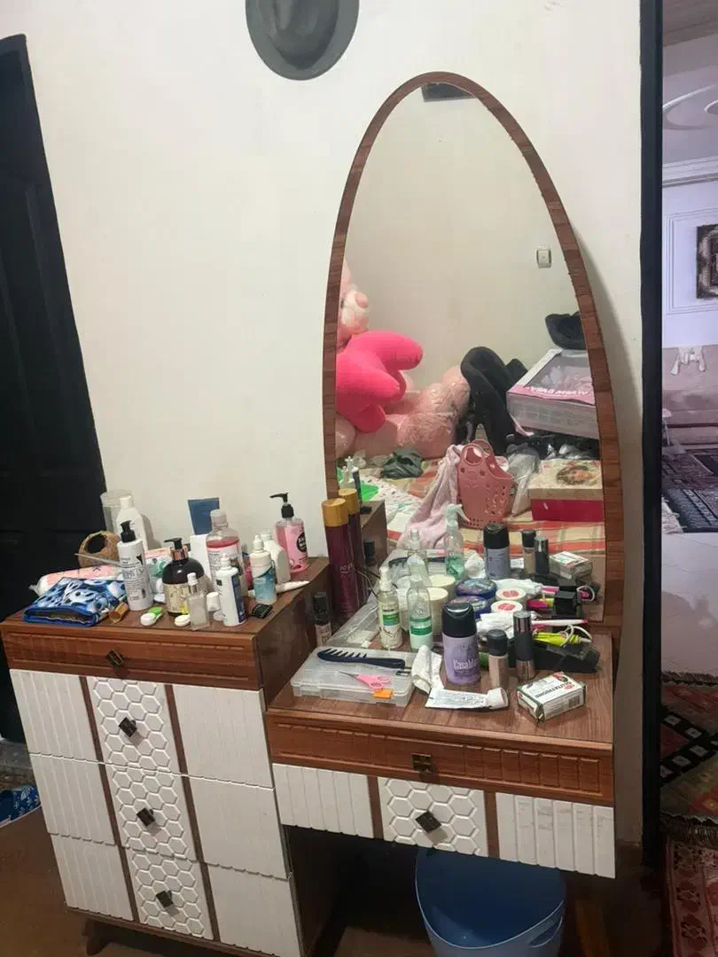 فروش کمد و میز توالت و پرده ب دلیل جا ب جایی|پرده، رانر، رومیزی|بابلسر, |دیوار