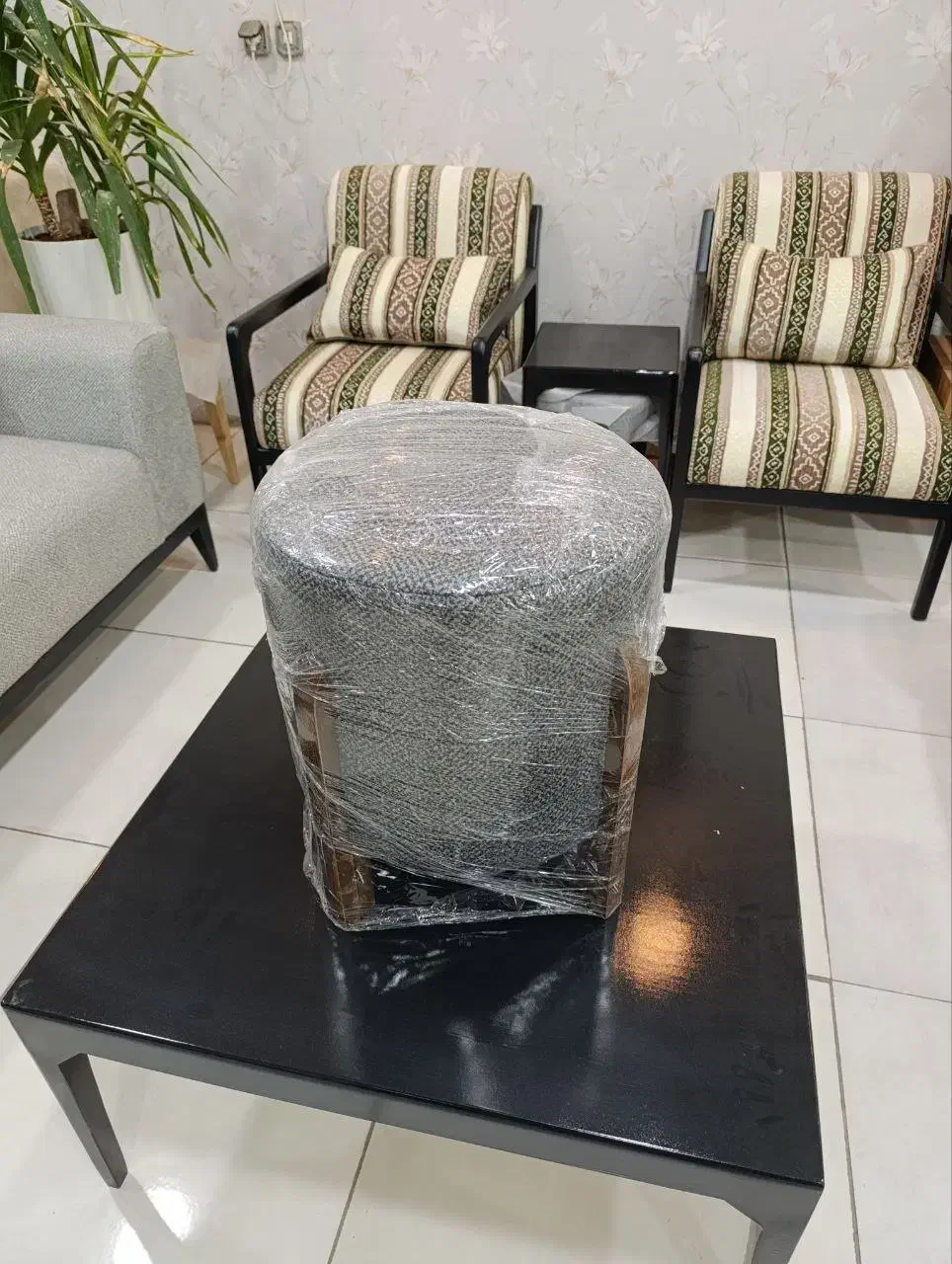 فروش عمده و تک انواع پاف مینیمال|صندلی و نیمکت|شیراز, شهرک گلها|دیوار