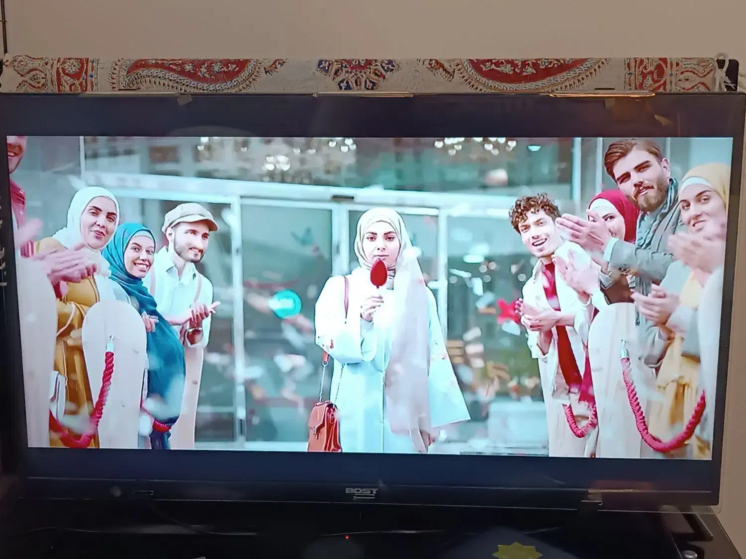 تلویزیون ۴۰ اینچ بستbost|تلویزیون و پروژکتور|کرمانشاه, |دیوار