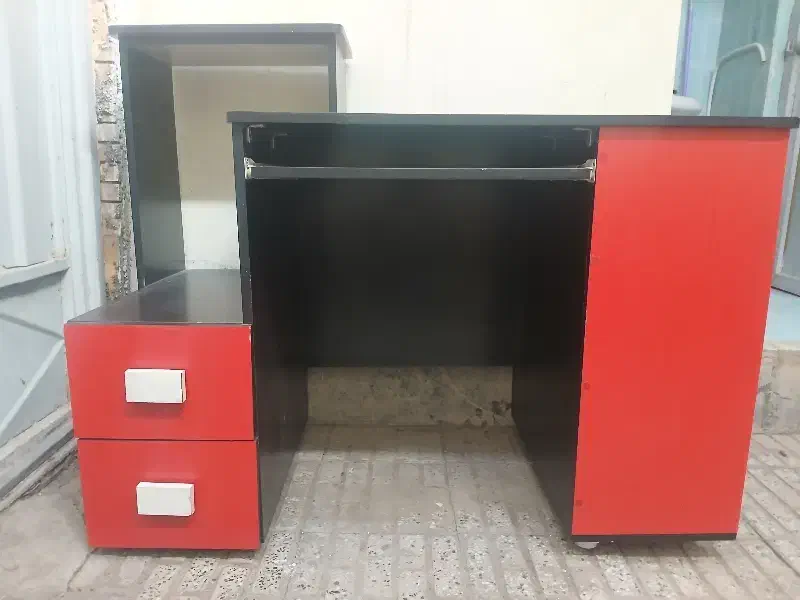 میز تحریر یا کامپیوتر وتخت خواب 2 نفره|میز تحریر و کامپیوتر|فولادشهر, A4|دیوار