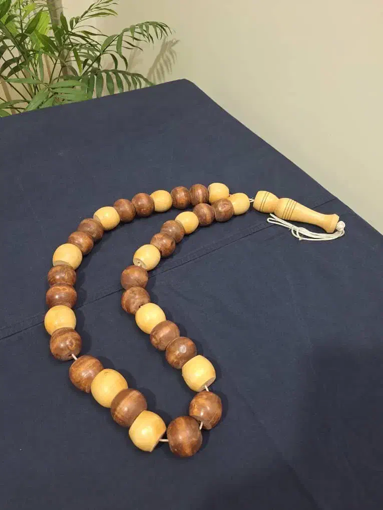 تسبیح بزرگ چوبی سنتی|کلکسیون اشیاء عتیقه|پیر بکران, |دیوار