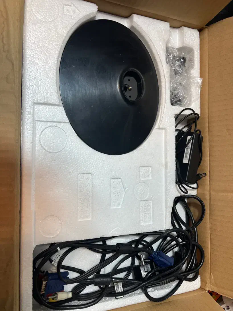 مانیتور ۱۹اینچ سامسونگ|قطعات و لوازم جانبی رایانه|اراک, |دیوار