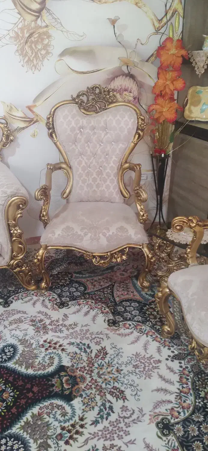 مبل کلاسیک بسیار تمیز|مبلمان خانگی و میز عسلی|معصومیه, |دیوار