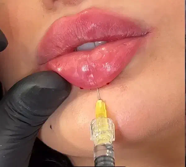 مدل ژل لب برند کُره ای اورجینال فقط ۴۰۰ تومان|خدمات آرایشگری و زیبایی|قم, قلعه عموحسین|دیوار