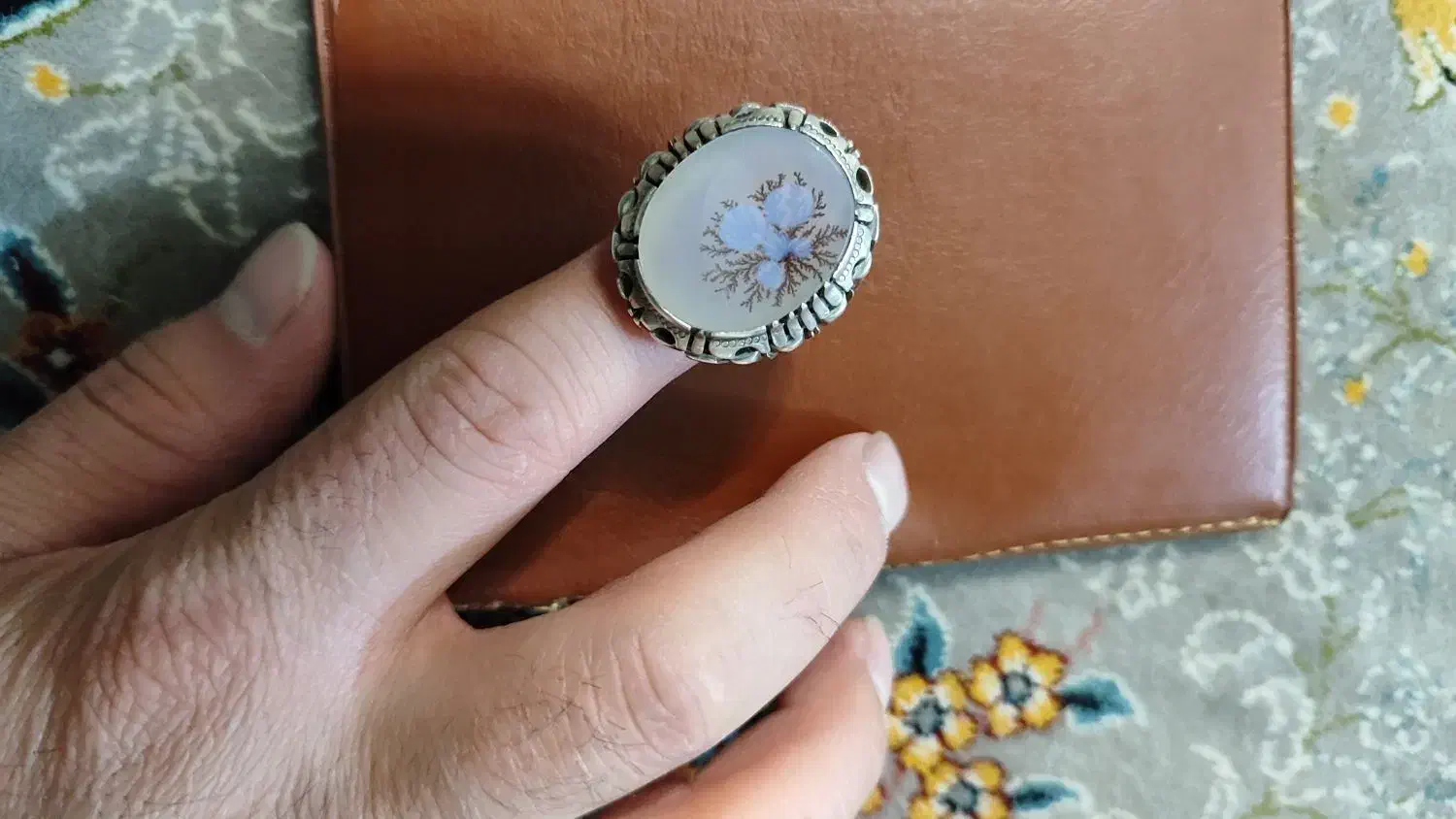 انگشتر|جواهرات|ری, شهادت|دیوار