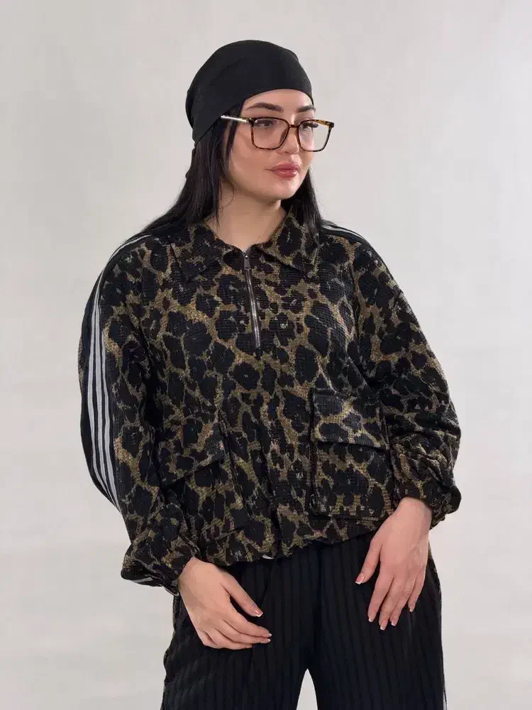 لباس|لباس|تهران, فلسطین (میدان انقلاب)|دیوار