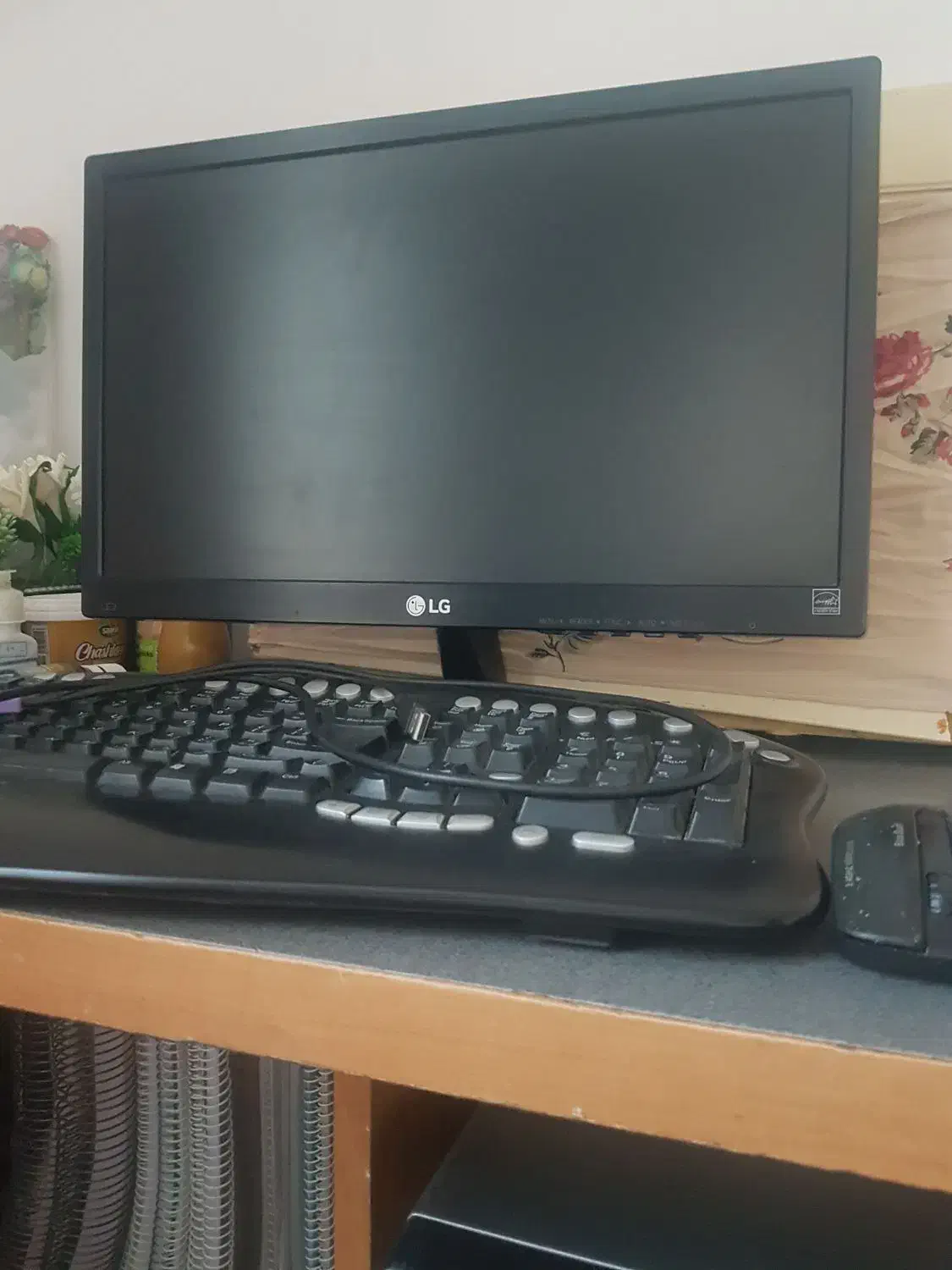 با سلام کامپیوتر خانگی همراه کیس وکیبرد وموس|رایانه رومیزی|سنندج, |دیوار